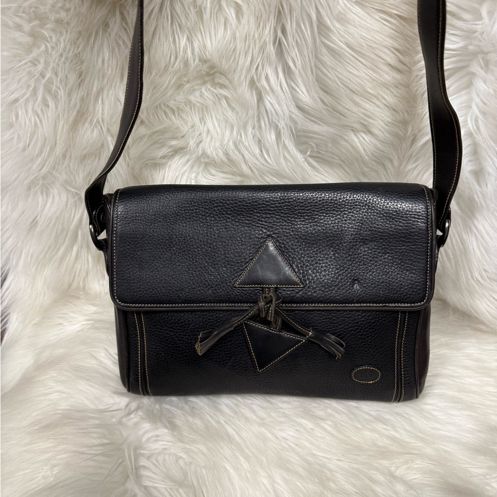 🔥S A L E🔥Authentic Gucci Black Grain Leather Crossbody Bag with Triangle Details